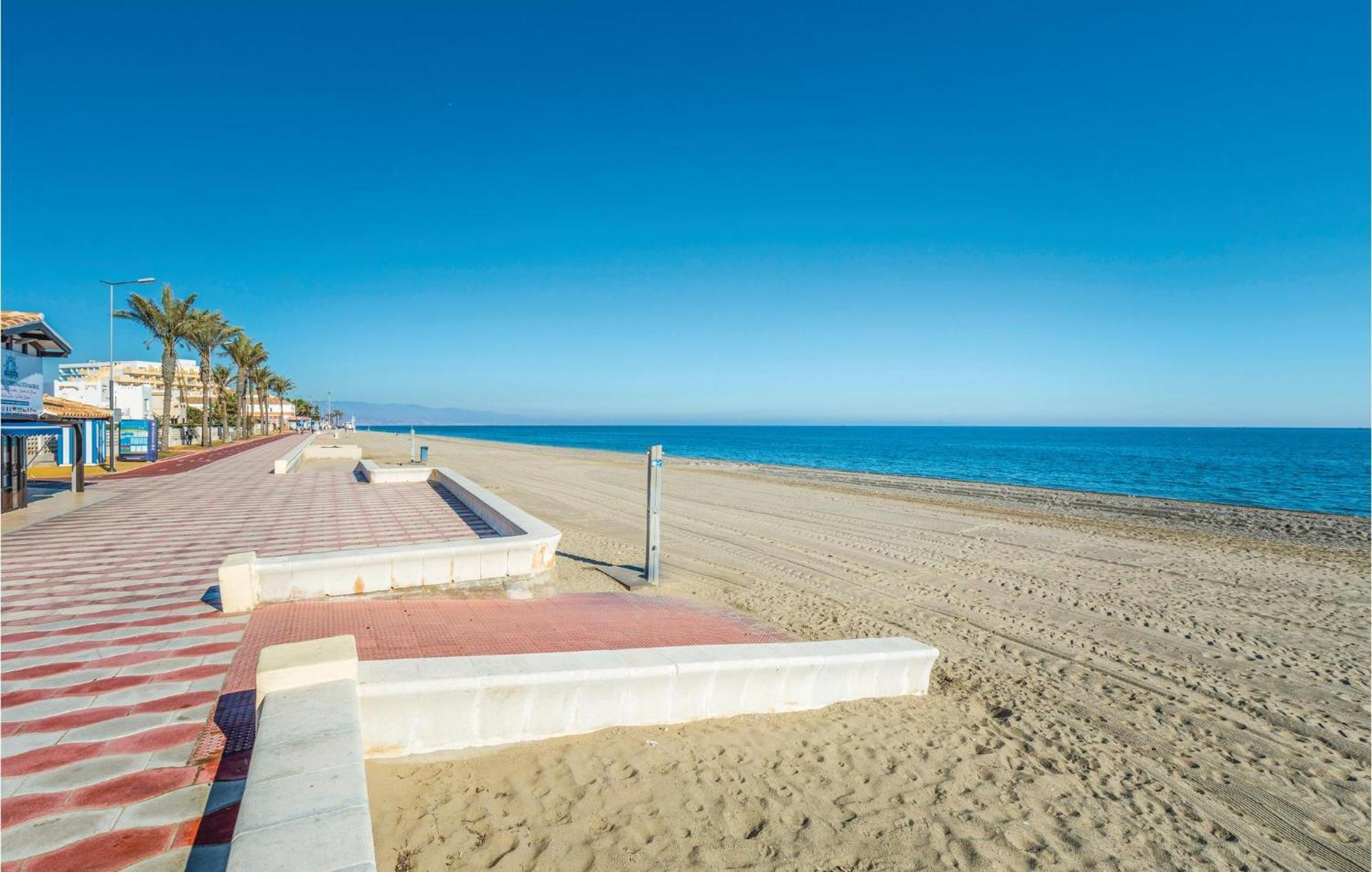 Gorgeous Apartment In Roquetas De Mar Kültér fotó